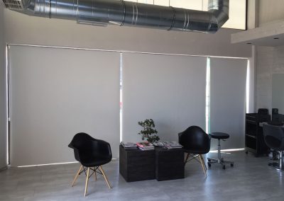 Roller Blinds Blackout in Hair Salon, Ρολοκουρτίνες Συσκότισης σε κομμωτήριο