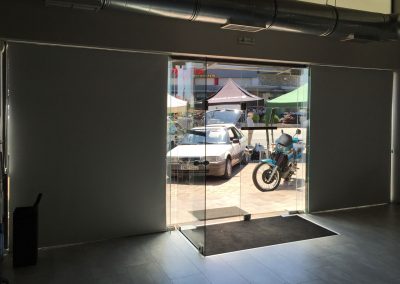 Roller Blinds Blackout in Hair Salon, Ρολοκουρτίνες Συσκότισης σε κομμωτήριο