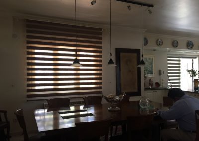 Double Vision Roller Blind in Residence, Διπλή κουρτίνα Ρόλλερ σε κτοικία
