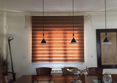 Double Vision Roller Blind in Residence, Διπλή κουρτίνα Ρόλλερ σε κτοικία